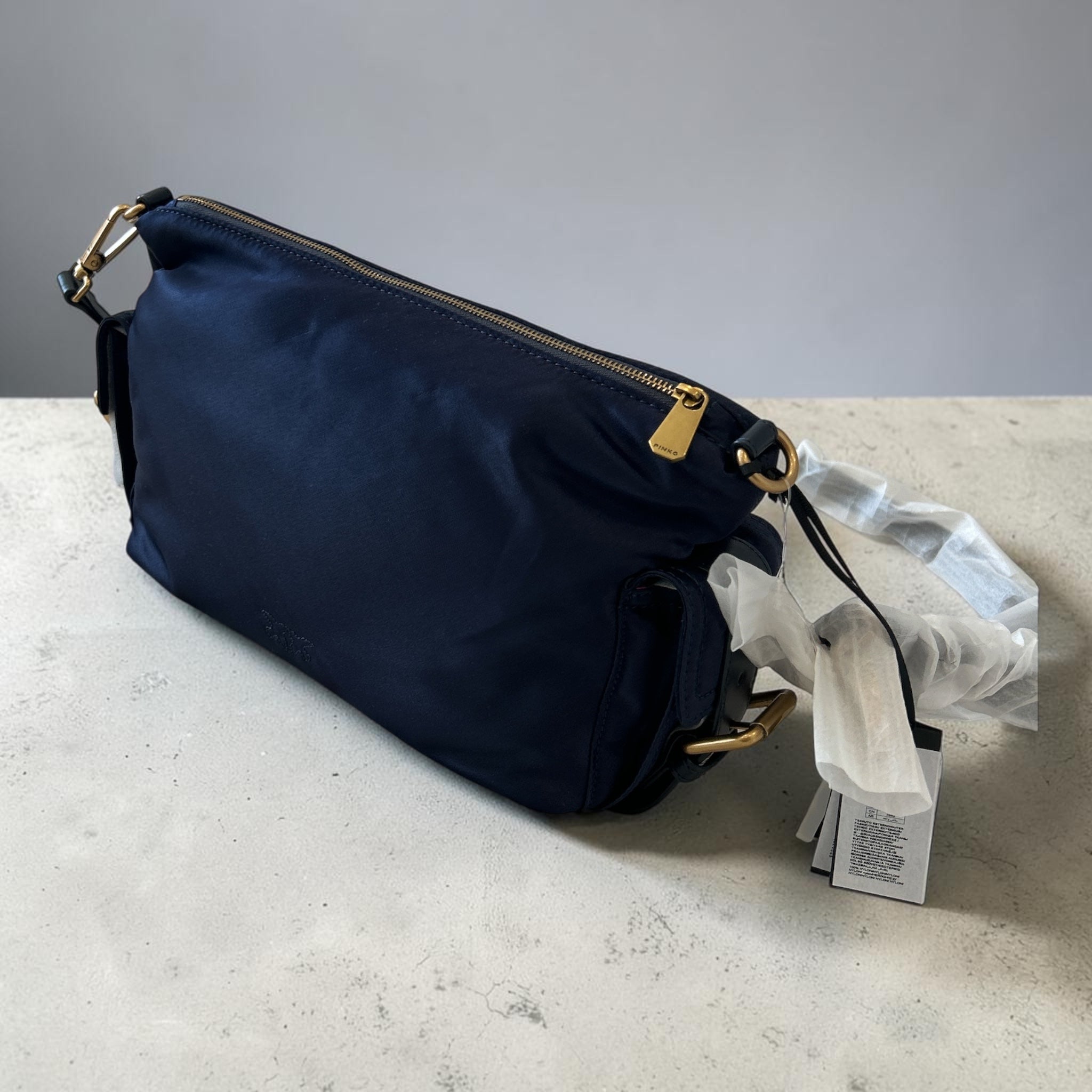 Pinko Cargo Camera Bag – Granatowa Nylonowa Torebka Utility