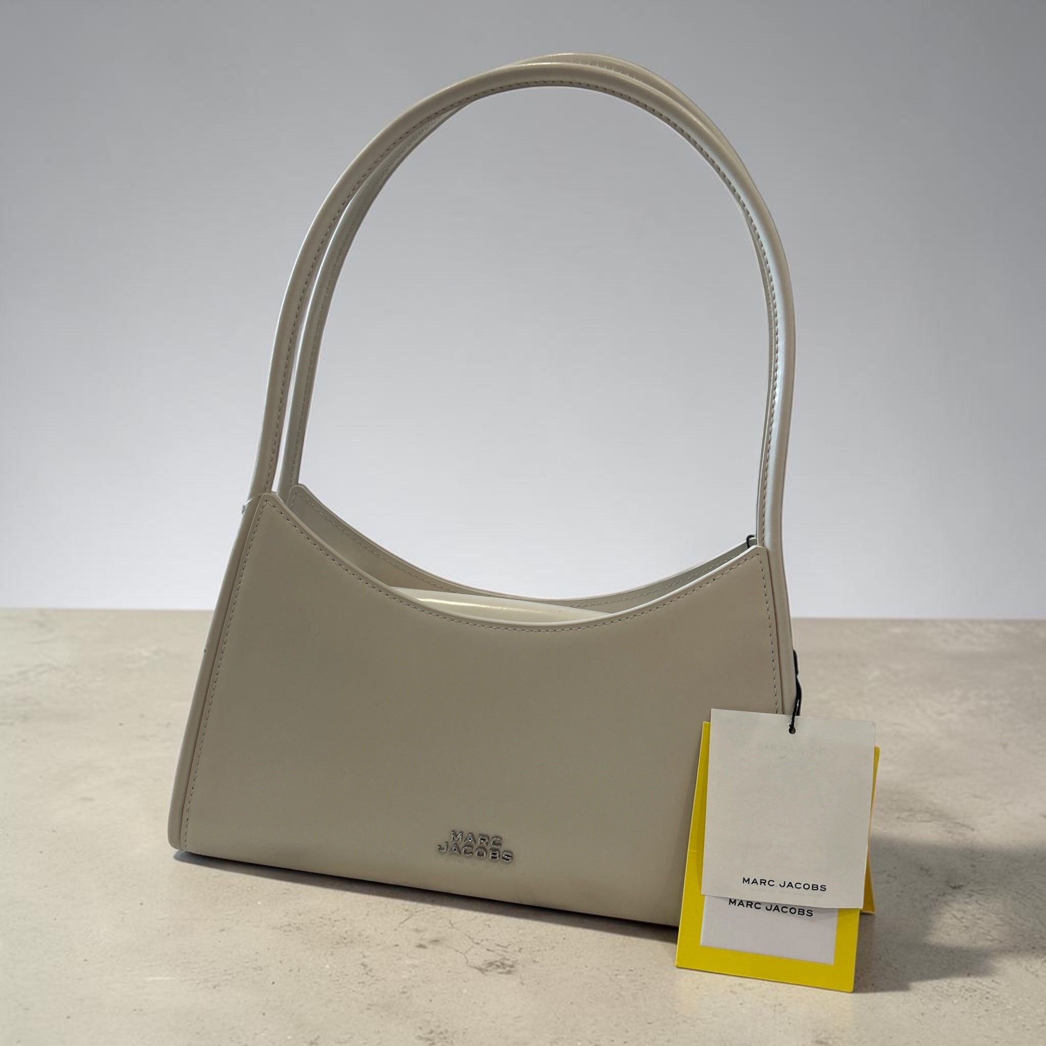 Skórzana Torebka na Ramię Marc Jacobs „The Glam Claw Clip” – Kremowa (Cotton White) 🤍✨