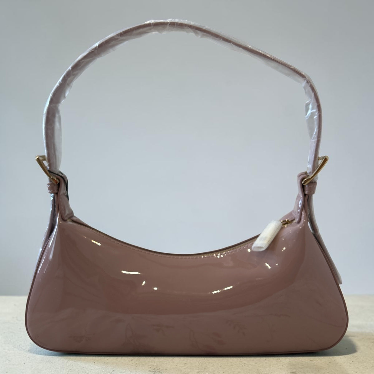 Love Moschino Smart Daily Baguette Bag – Różowa Lakierowana Torebka na Ramię