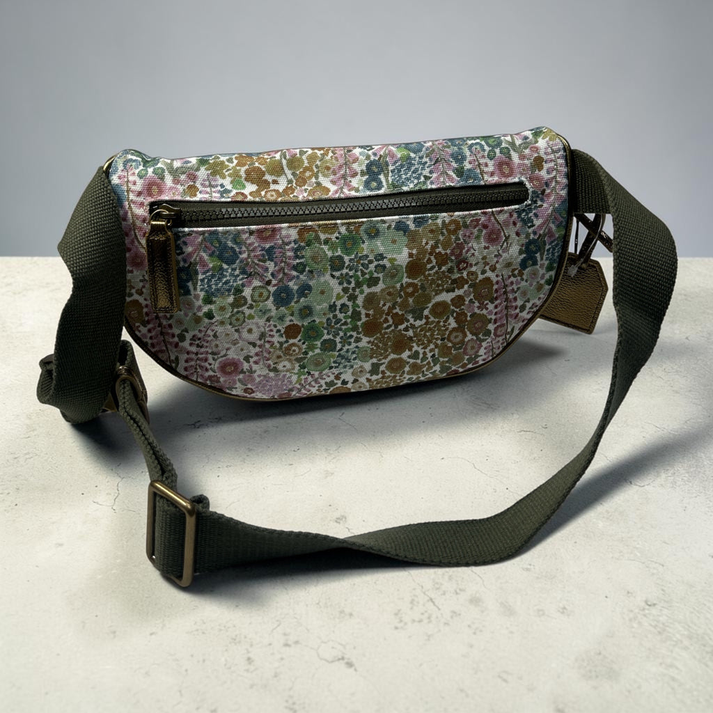 Kurt Geiger London Southbank Belt Bag – Kwiatowa Elegancja w Miejskim Stylu