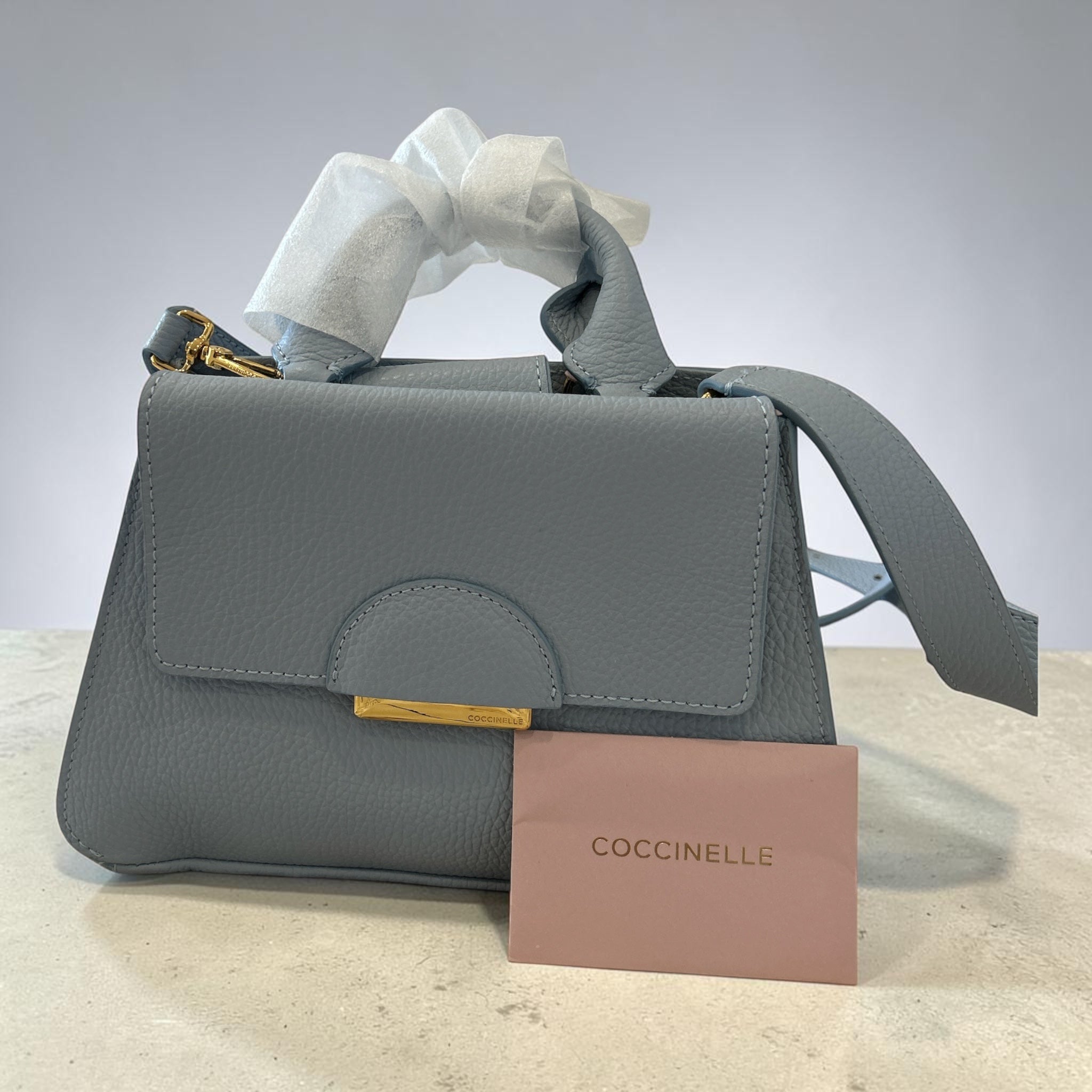 Skórzana Torebka Kuferek Coccinelle Talea Mini – Błękitna (Denim Blue)